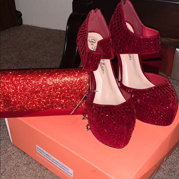 Red Stiletto heels and matching clutch set - Picture 1 of 2